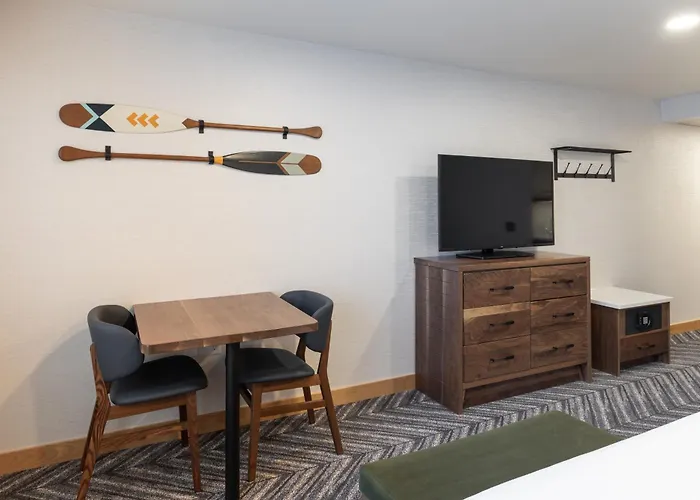 Hotel Canoe And Suites